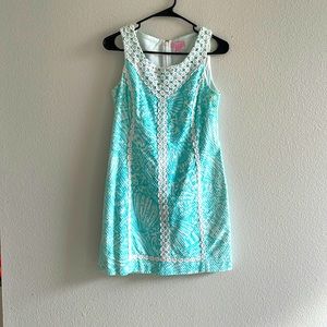 Lilly Pulitzer women’s dress size 6 colors white and blue